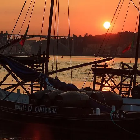 Oporto Surf Camp אכסניה איזמוריס