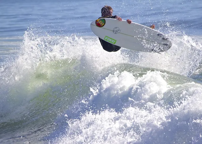 Хостел Oporto Surf Camp *